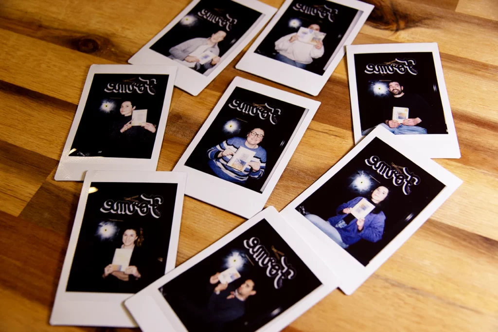 Le traditionnel polaroïd final des acteur.ices avec le produit fini.