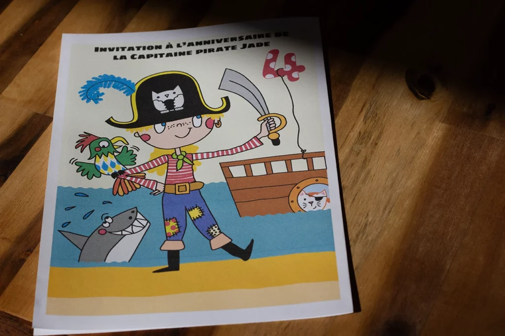 Carte d’invitation pour un anniversaire sur le thème des « pirates ». Illustrations réalisées sur ordinateur, avec des clins d'œil à ma fille, à Dijon avec la chouette et à notre chat roux et blanc.