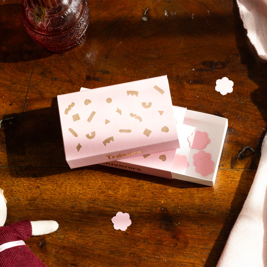 Petites boîtes souvenirs et trésors personnalisables rose, vue de haut 2