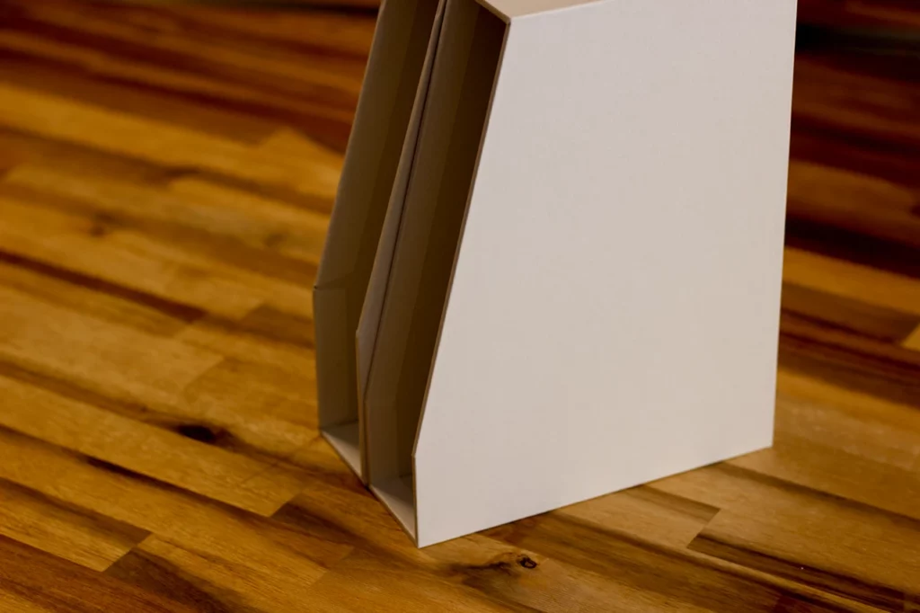 Ajustement de la hauteur des prototypes de porte-revues.