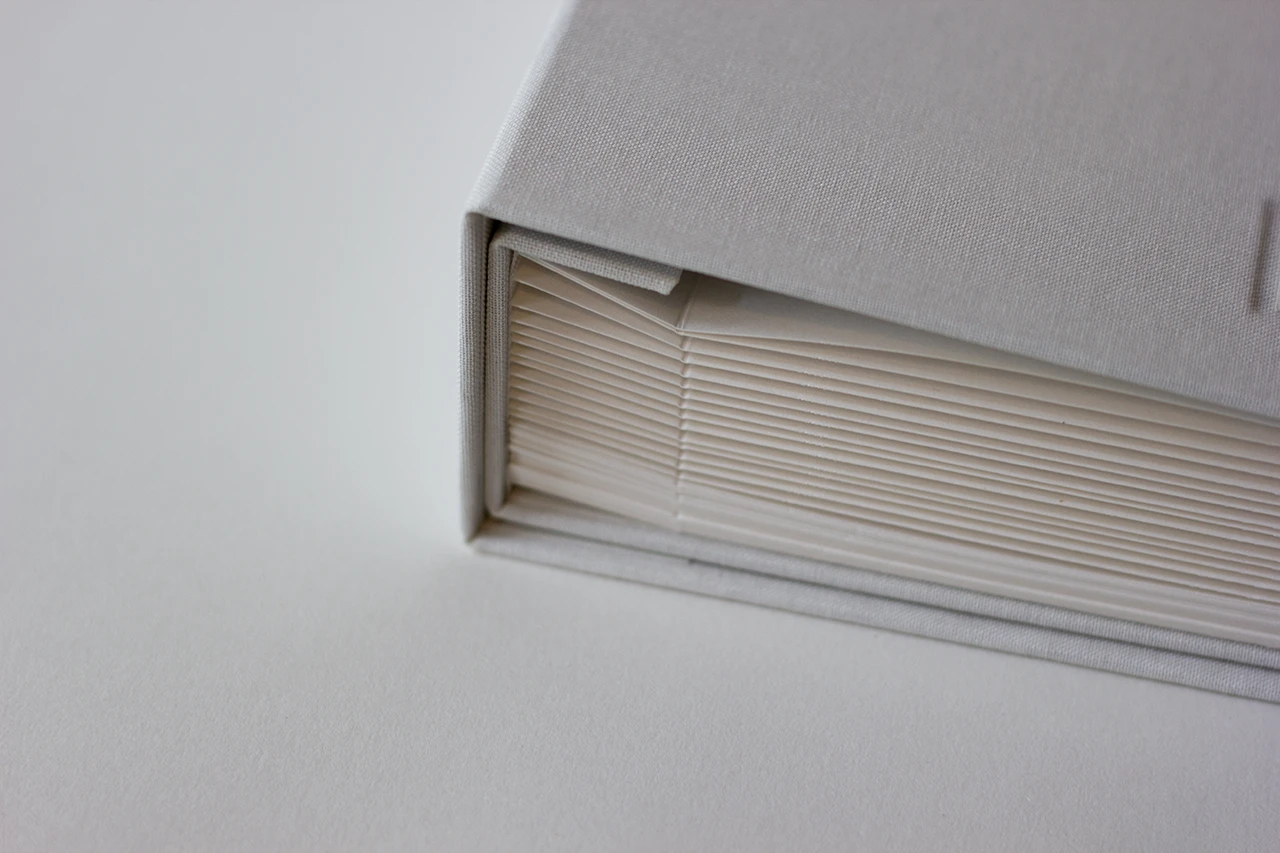 Un livre d’or fait main pour un baptême : un projet sur-mesure plein de tendresse