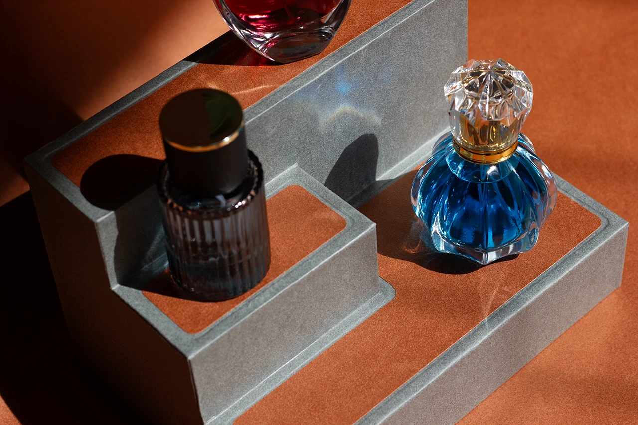 Papier Favini Tokyo : fabrication d’un présentoir à parfum élégant et sobre